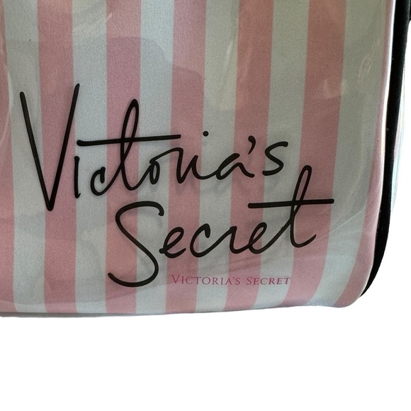 VICTORIA'S SECRET TOTE BAG & MAKEUP TOILETRY BAG 2-PIECE SET PINK AND  BLACK - Picture 10 of 16